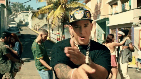 Luis Fonsi relató a Univision cómo se despertó un día con la melodía de 'Despacito' en la cabeza. Llamó a su colaboradora 
<b>Erika Ender</b> y entre ambos le dieron forma a la canción hasta completarla. Al tema 
<b>le faltaba "un momento explosivo" </b>y fue ahí que entró en juego Daddy Yankee.