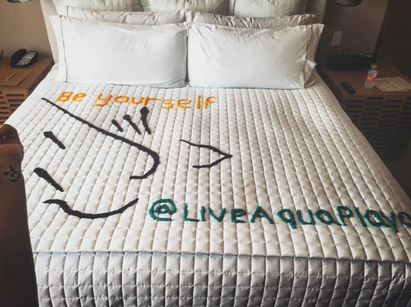 La actriz también presumió la recámara en la que se hospedó en Playa del Carmen.