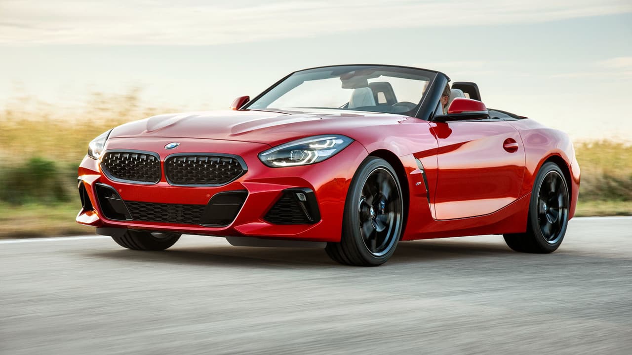 El BMW Z4 M40i acelera de 0 a 62 millas por hora en 
<b>4.6 segundos</b> lo que le da una enorme respetabilidad entre sus competidores. Esto le debe dar esperanzas a quienes esperan la llegada del próximo 
<b><a href="El renacimiento de este recordado modelo comienza en las pistas">Toyota Supra</a></b>, el cual fue desarrollado sobre la mecánica de este modelo.