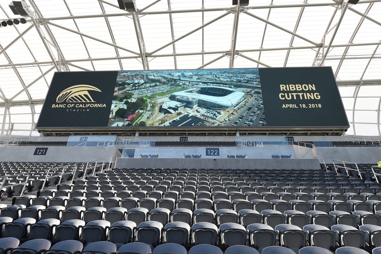 El tablero electrónico da cuenta de la especial fecha. (LAFC)