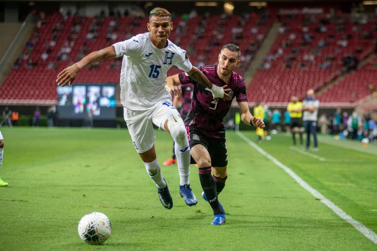 México tiene que venir de atrás para empatar el partido, mandar el juego al alargue y terminar ganado el título en la tanda de penaltis. José Juan Macías fue el encargado de empatar el partido al minuto 80.