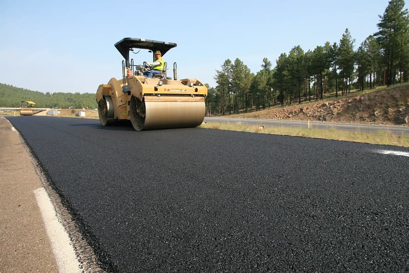 <h3 class="cms-H3-H3"><b>Interestatal 40 en Flagstaff</b></h3>
<br>ADOT comenzará un proyecto para pavimentar la Interestatal 40 entre el I-17 y Walnut Canyon Road en el este de Flagstaff. “El trabajo incluirá la repavimentación de la I-40 en dirección este y oeste, incluidas las rampas en cuatro intercambios” se lee en un comunicado de ADOT. 
<br>
<b>Se espera que este proyecto termine para el otoño de 2022.</b>
<br>