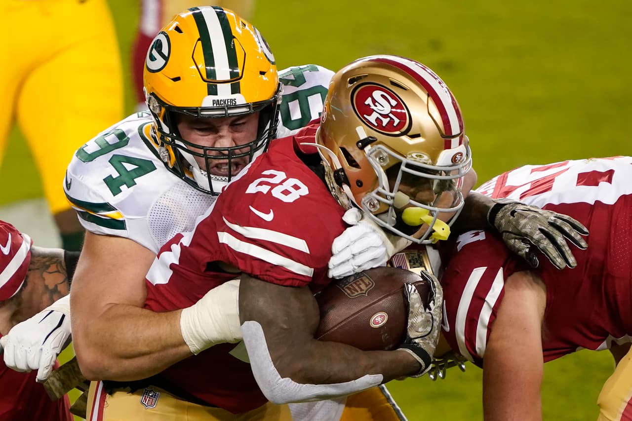Aaron Rodgers tiene una gran noche y con cuatro pases de anotación sin intercepción, los Green Bay Packers vencen 34-17 a los San Francisco 49'ers.
