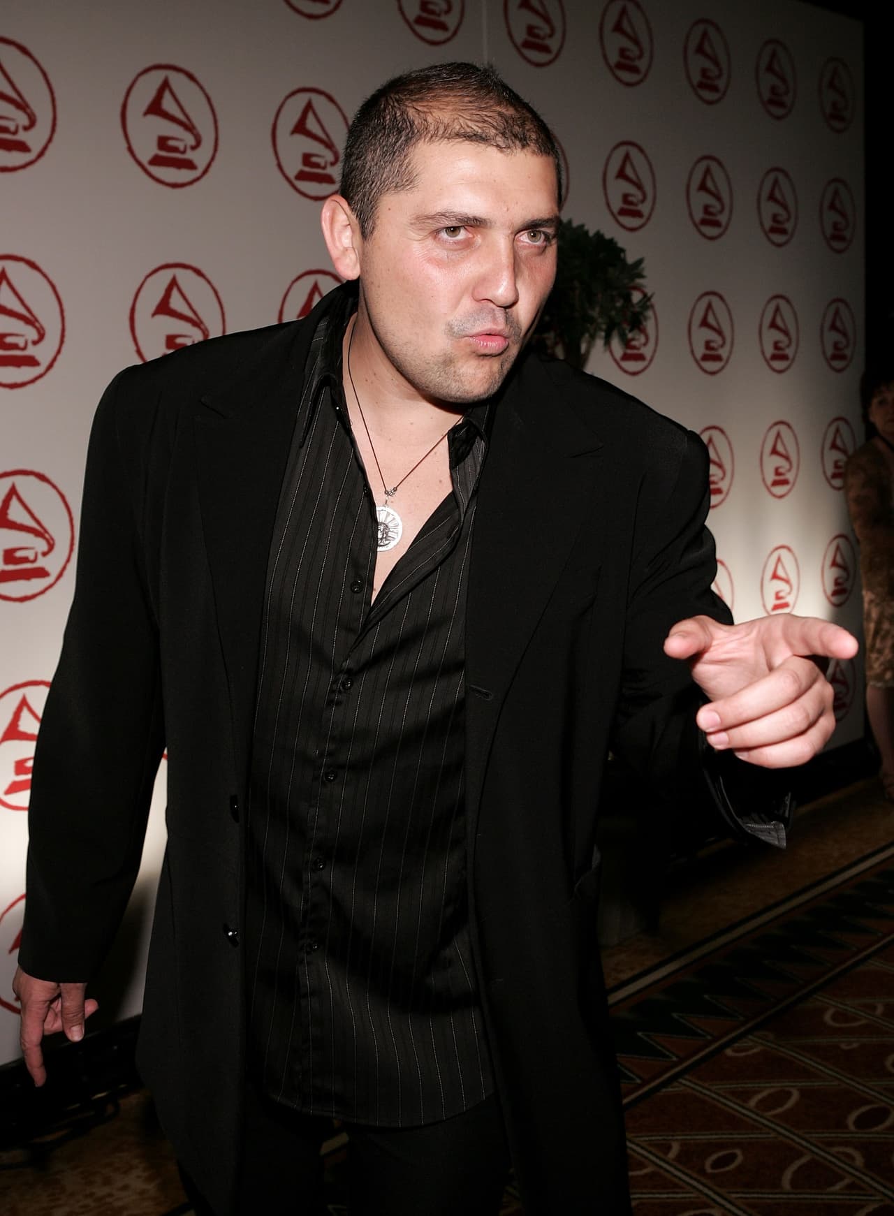 Reyli Barba siente que renació tras el 
<b><a href="https://www.univision.com/local/houston-kxln/shows/el-gordo-y-la-flaca/reyli-barba-recuerda-cuando-jose-jose-se-convirtio-en-su-padrino-y-lo-ayudo-en-su-momento-mas-dificil-video" target="_blank">intento de suicidio</a></b> que experimentó hace algunos años.