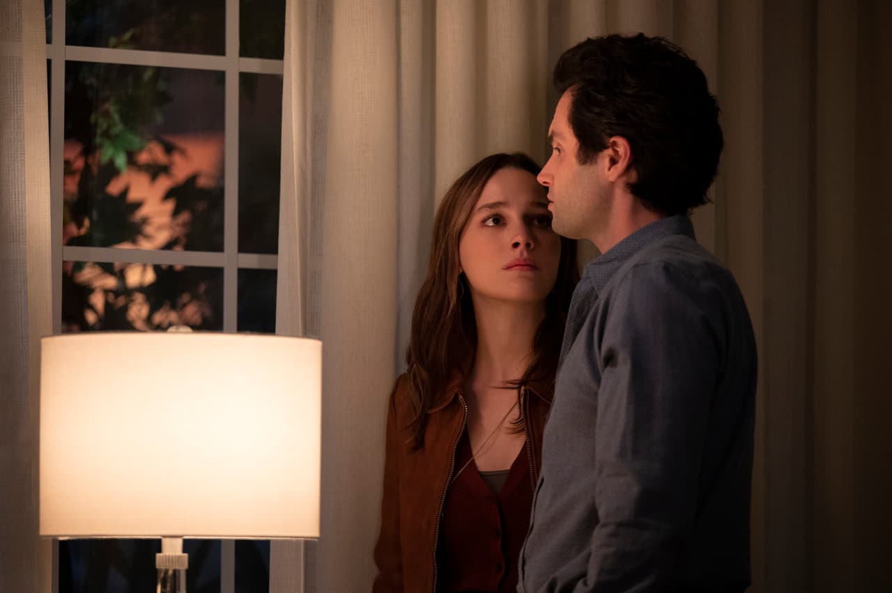 Penn Badgley y Victoria Pedretti, quien interpretó a Love Quinn en la serie de ‘You’.