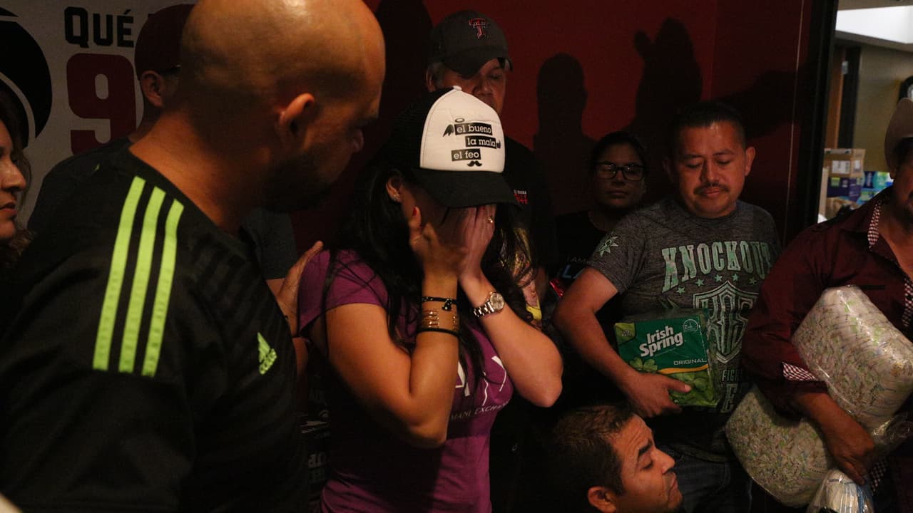 Raúl 'El Pelón', Carla Medrano y El Feo ya están en Texas y quedaron sin palabras por ver el apoyo de todos sus radioescuchas en Dallas.