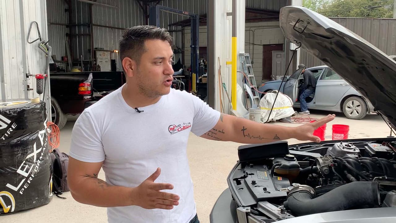 Alonso Castor, experto en mecánica automotriz, también aconseja checar que el
<b>motor sea el original </b>del carro y que no haya sido remplazado.