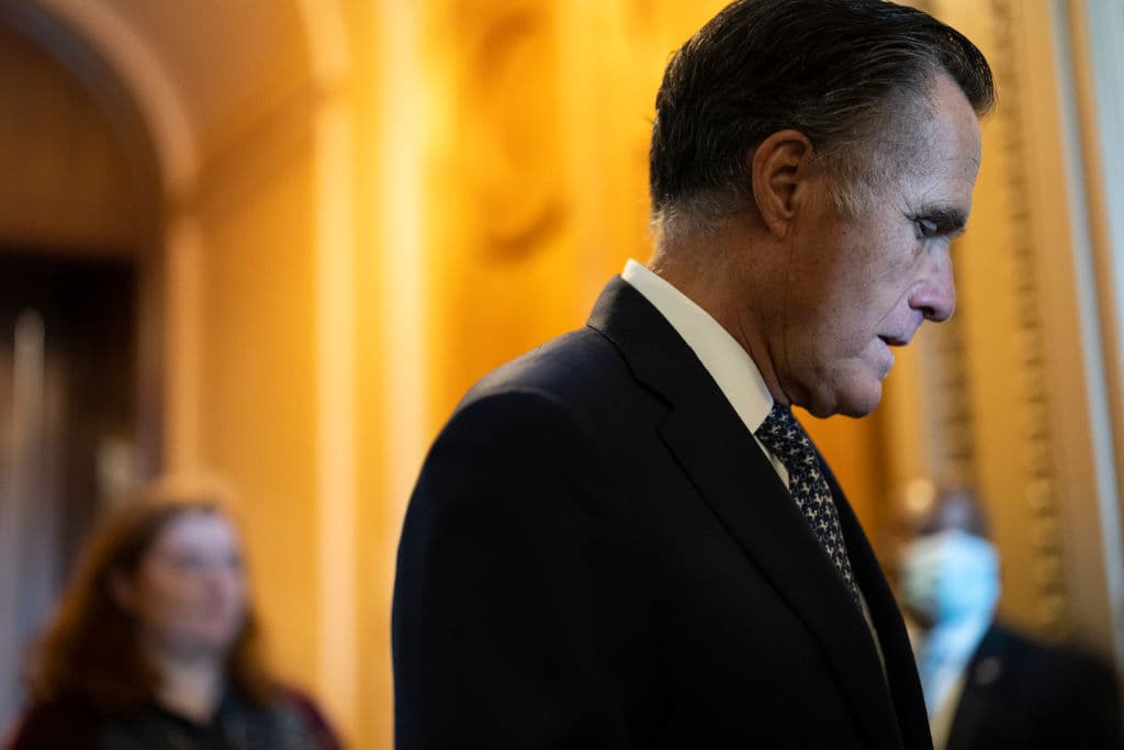<b>Mitt Romney (Utah) </b>El senador Romney dijo esta semana que está abierto a reformas relacionadas con la verificación de antecedentes y alentar a los estados a implementar “leyes de bandera roja”. Romney ha sido un promotor de acuerdos bipartidistas recientes, incluyendo el paquete de infraestructura del año pasado y un paquete de alivio de coronavirus en 2020.
<br>