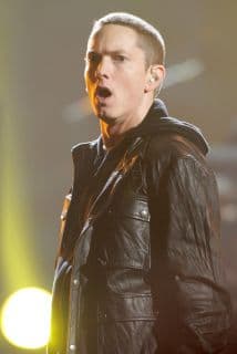 Eminem regresó con gran fuerza en los charts musicales.