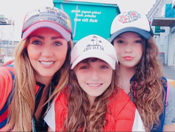 <b><a href="http://www.univision.com/temas/andrea-legarreta" target="_blank">Andrea Legarreta</a></b> se llevó de vacaciones de verano a sus hijas Mía y Nina y a través de sus redes sociales ha documentado cada uno de las atracciones turísticas que han visitado.