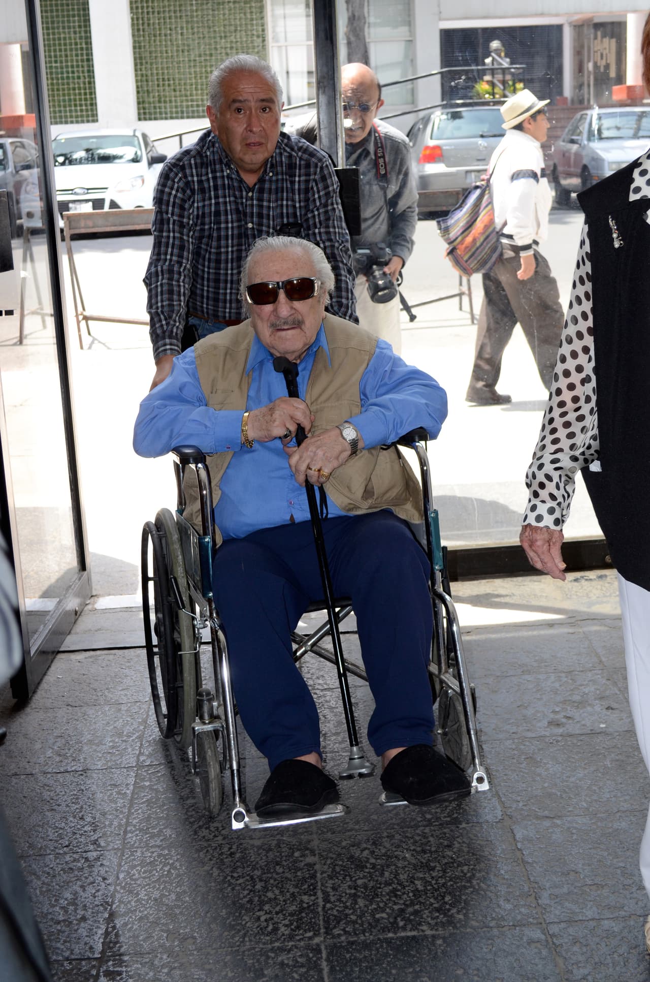 El actor Luis Gimeno se mantuvo activo hasta 2012, su último trabajo en televisión fue en 'Como dice el dicho'. Un año antes había decidido retirarse del escenario por problemas en la columna, que le impedían caminar.