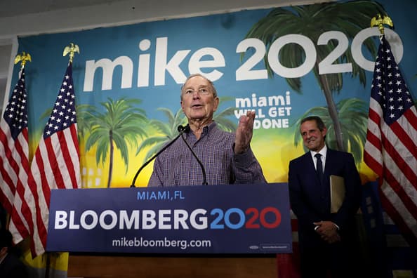 "Es Tejas, no Texas", Bloomberg corrige a una periodista en medio de entrevista 