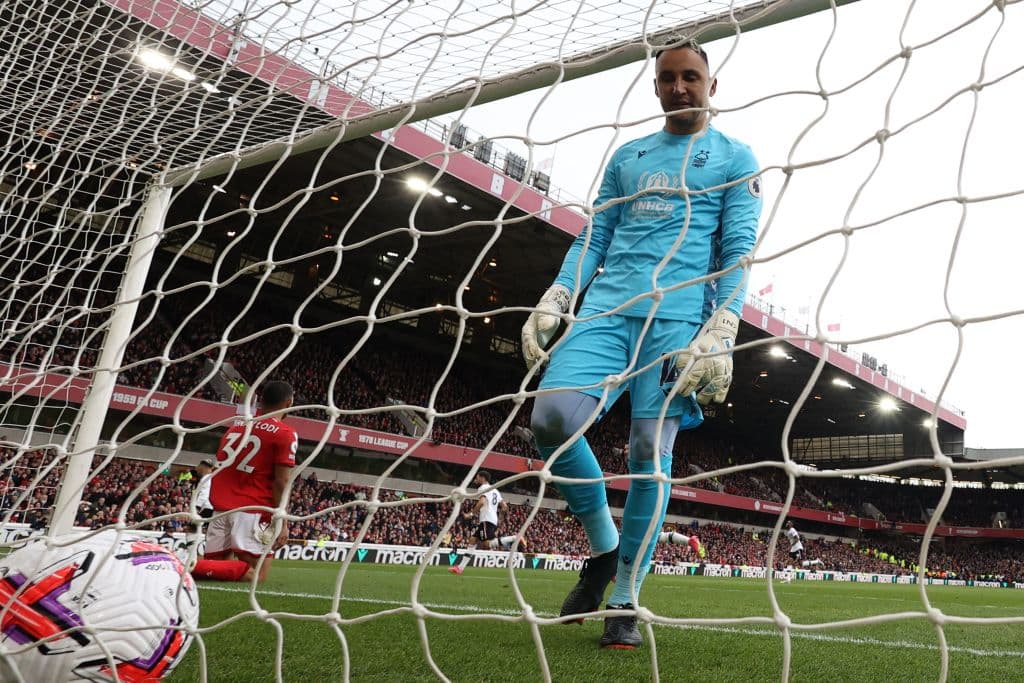 Keylor Navas cometió error y complicó salvación del Nottingham en la Premier