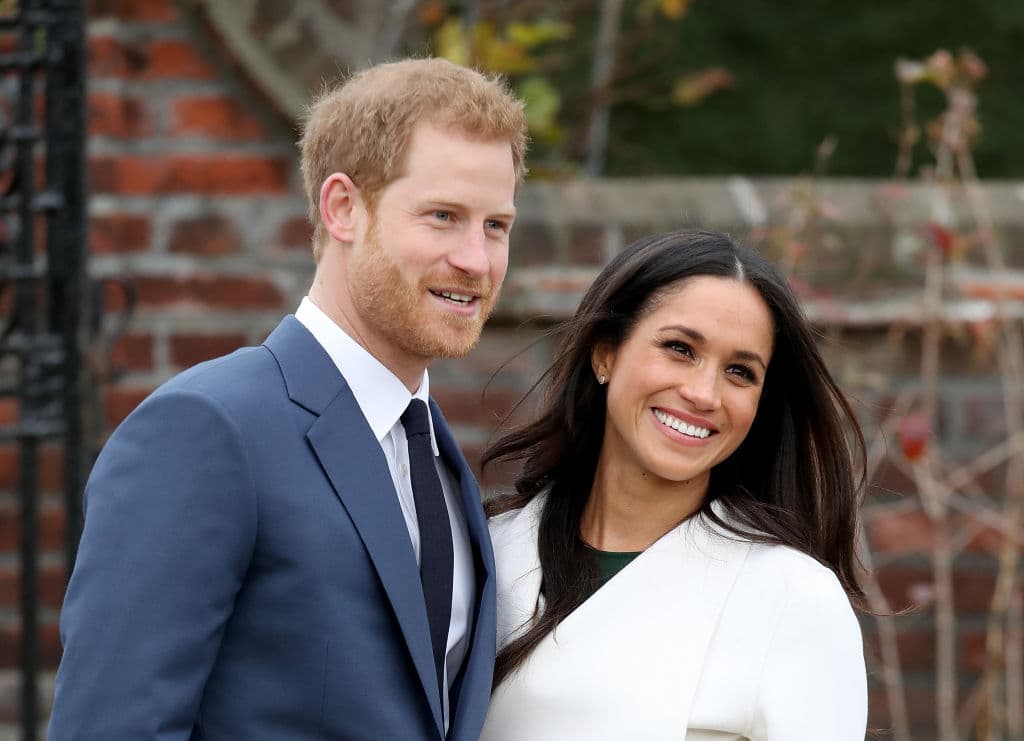 Luego, el pasado 8 de enero la reina y el mundo se sorprendieron con el anuncio que el príncipe Harry y su esposa Meghan Markle hicieron a través de Instagram, en él informaron sus intenciones de 
<b><a href="https://www.univision.com/famosos/es-oficial-el-principe-harry-y-meghan-markle-se-apartan-de-la-casa-real-britanica-fotos" target="_blank">independizarse económicamente</a></b> y dejar de ser miembros de alto rango de la familia real.
<br>