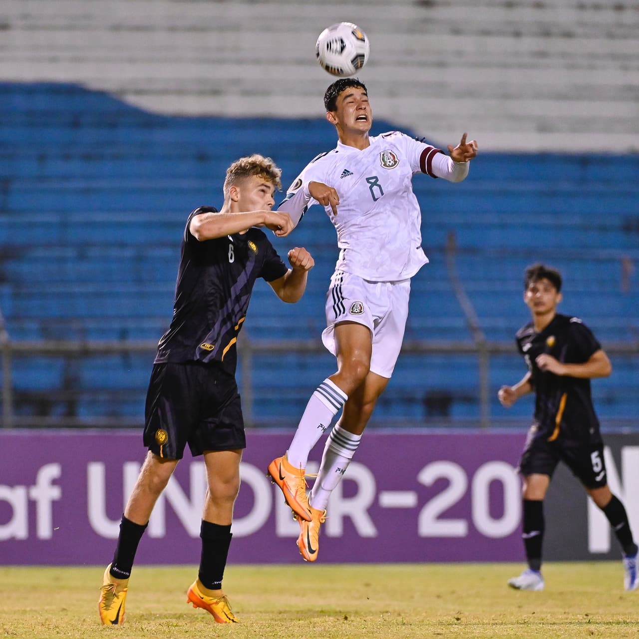Dos goles del Tri fueron de cabeza.