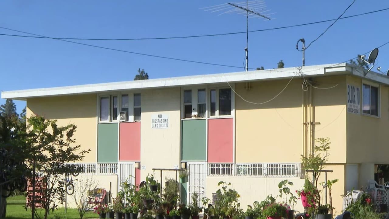 Miles de familias en Los Ángeles enfrentan desalojo por cambio en reglamento federal de vivienda