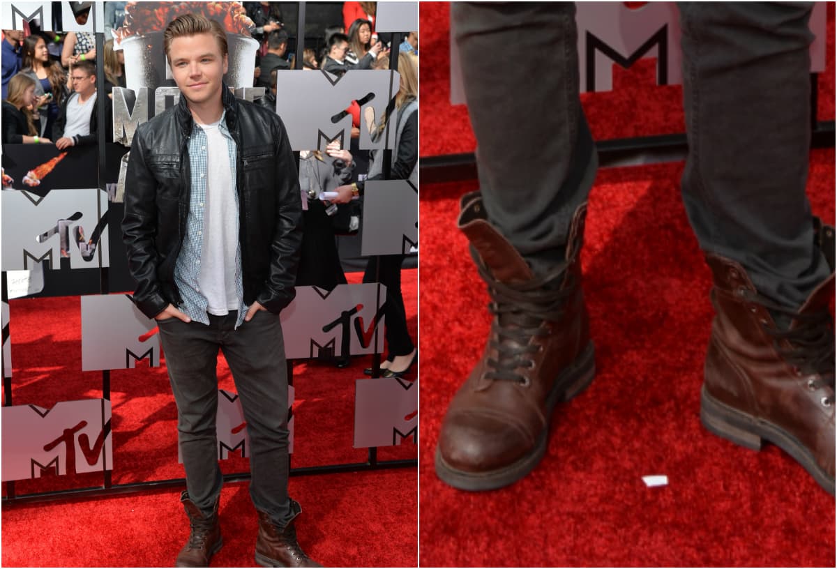 Para dar el toque final a tus botas, usa una chaqueta sintética como Brett Davern. ¡Es lo único que necesitas para lucir genial ante tus compañeros!