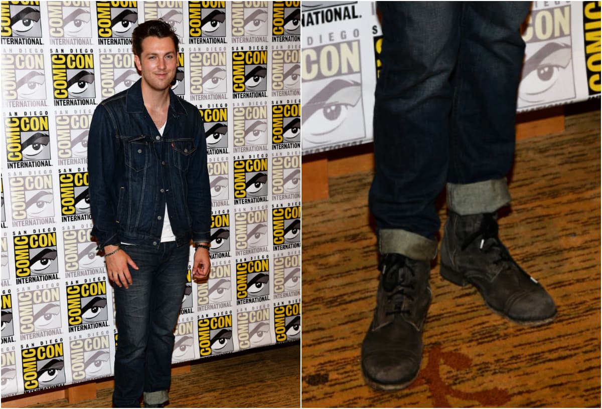 Los botines de telas sintéticas como los que usa Christian Madsen lucen muy bien al hacer un pequeño dobladillo a los 'jeans'. ¿Lo has probado?