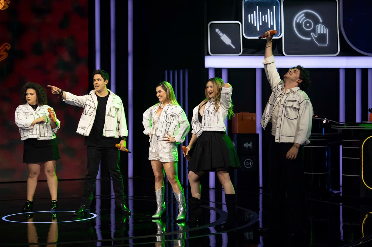 A la vez sus hijos: Lucerito Mijares, Eduardo Capetillo Gaytán, Melenie Carmona, Mía Rubín y Joss Álvarez, como el equipo de los Herederos, llegaron no solo a demostrar su talento sino a ganarse el corazón de todo el público.