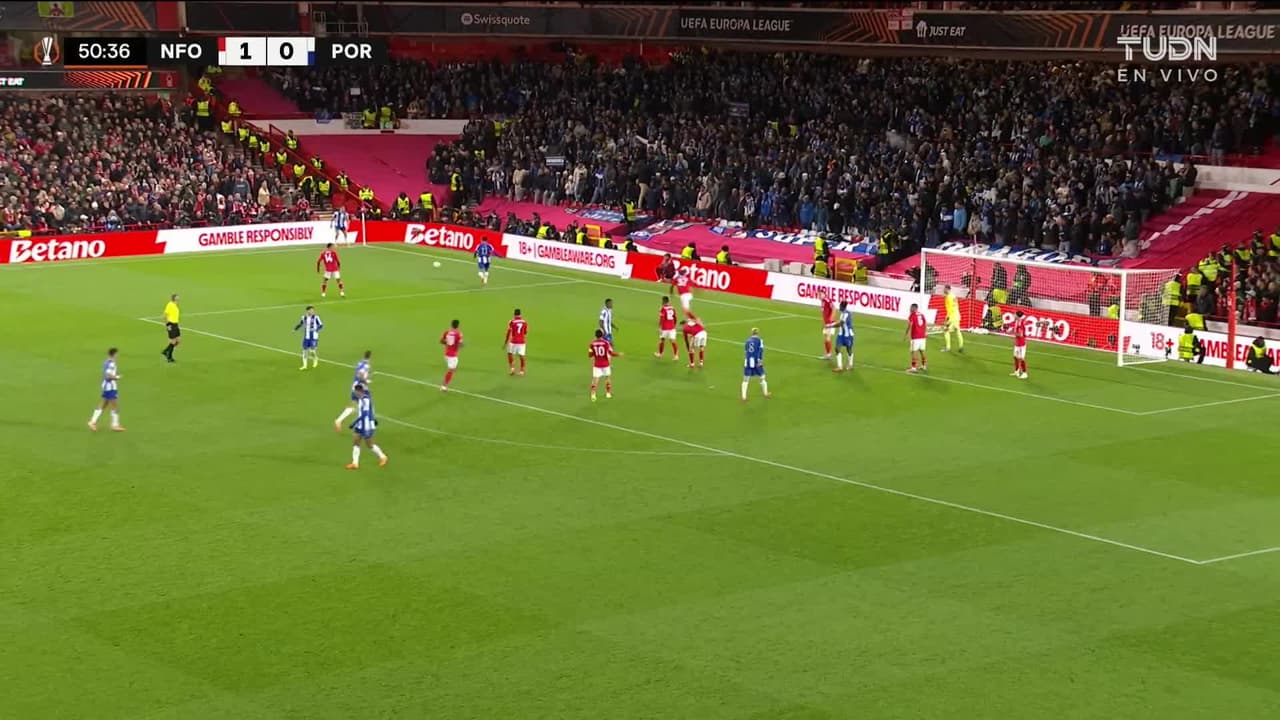 ¡TIRO ATAJADO! disparo por Samu Aghehowa.