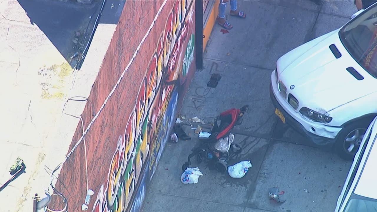 Muere bebé después de que un auto saltara a la acera y lo atropellara 