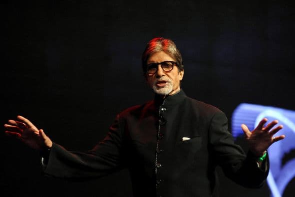 7. Amitabh Bachchan, también con 33.5 millones de dólares.
