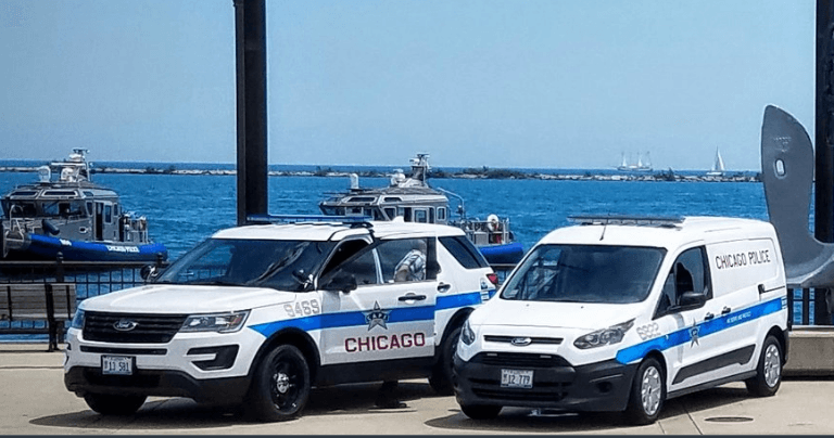 De acuerdo con las autoridades, cada una de estas camionetas están equipadas con una computadora que da alerta de tiroteos, accede a las bases de datos policiales y llevan a los agentes a las escenas del crimen de la manera más eficientemente posible.