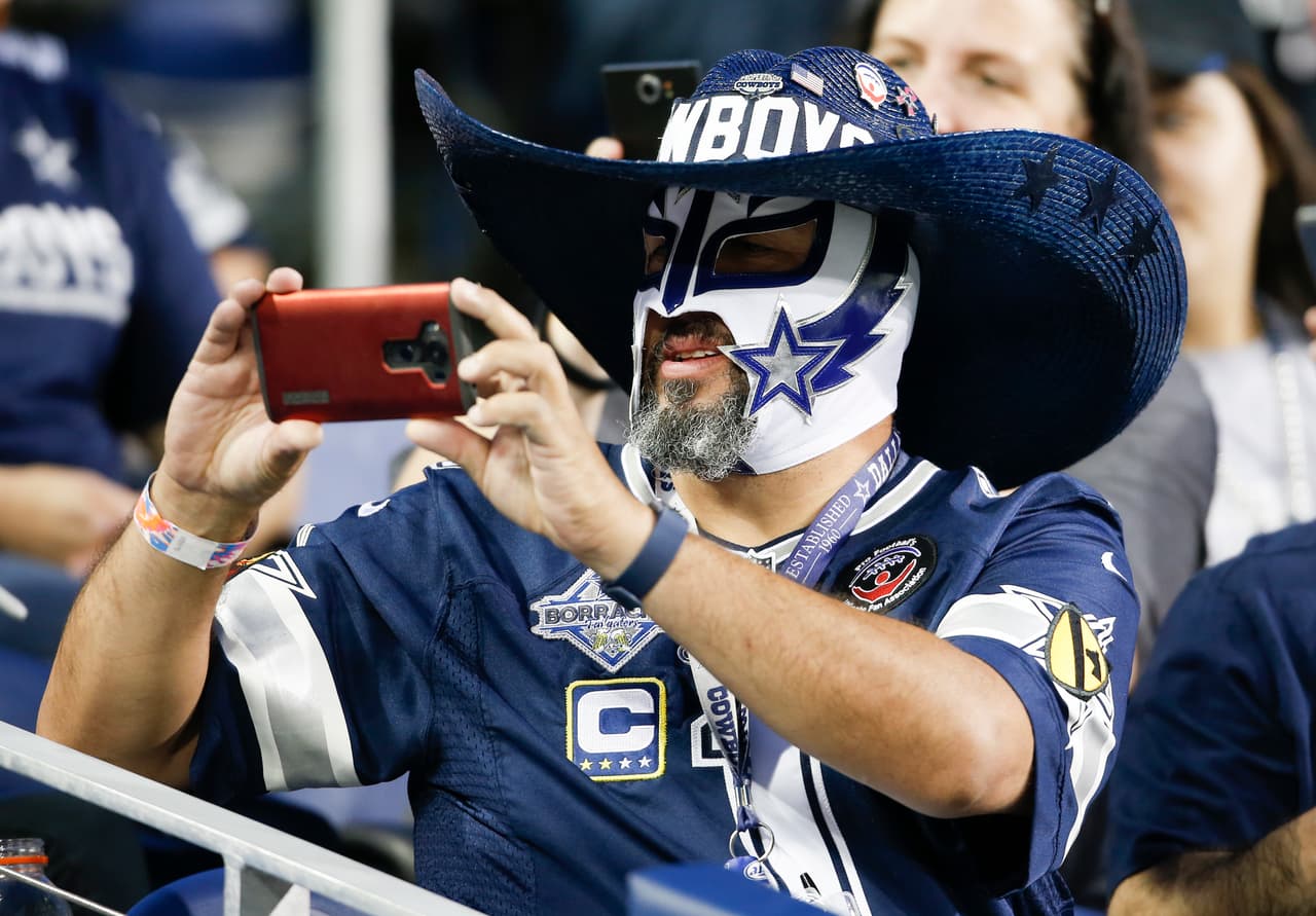 Los Dallas Cowboys y los Arizona Cardinals abrieron oficialmente esta noche la temporada de la NFL enfrentándose en el Partido del Salón de la Fama en el Tom Benson Stadium de Canton, Ohio en medio de un gran ambiente y los elegidos a ingresar en la Clase 2017.