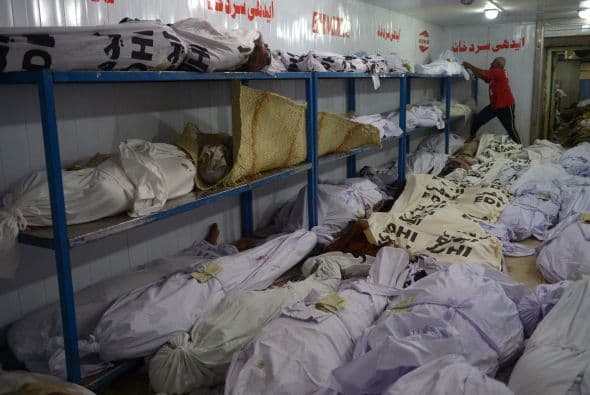 "La morgue está desbordada, se están acumulando cuerpos uno encima del otro", señaló el Seemin Jamali, un alto funcionario en el Centro Médido de Postgrado de Jinnah.