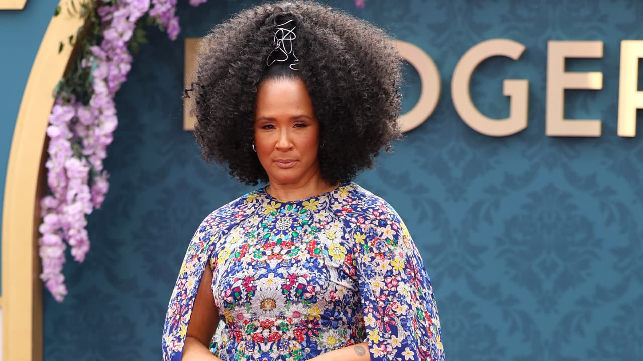 Golda Rosheuvel es La Reina Charlotte.
<br>