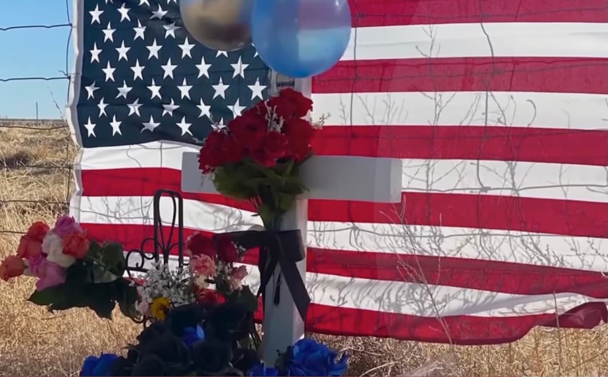 <b>Siempre en la memoria. </b>El jefe de la NMSP, Robert Thorton, precisó que todo el departamenteo honraría "el sacrificio del oficial Jarrott al continuar sirviendo y protegiendo a los ciudadanos de Nuevo México".
<br>