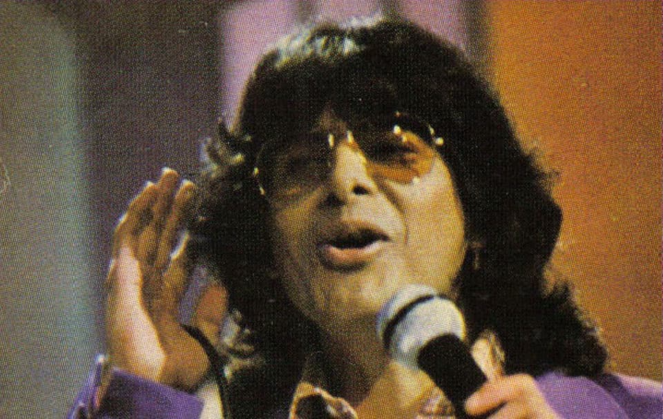 Tras padecer vitiligo, diabetes y retinitis pigmentosa, Rigo se retiró de los escenarios en 1995. El 27 de marzo del 2005 falleció a causa de un paro cardiorespiratorio en la Ciudad de México. ¿Y tú eres fan de la música de Rigo Tovar?