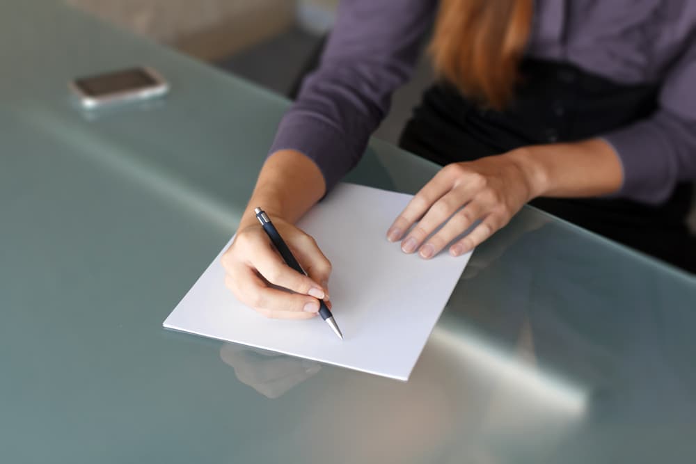 Los
<a href="https://www.univision.com/temas/indocumentados">inmigrantes indocumentados</a>
<b>solo tendrán que entregar una declaración jurada certificada</b>, explicando que no cuentan un número de Seguridad Social. "Es un testamento diciendo 'Yo no tengo un estatus migratorio en este país'", explicó Itzel Hernández, organizadora de American Friends Services Committee.