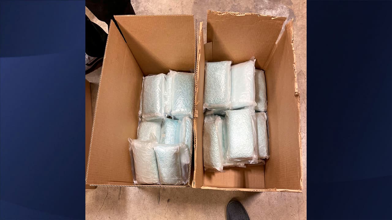 Estos decomisos se lograron 
<b>durante tres paradas de tráfico diferentes</b>, que dejaron a seis sospechosos arrestados por delitos graves relacionados con drogas, según reportó el AZDPS.