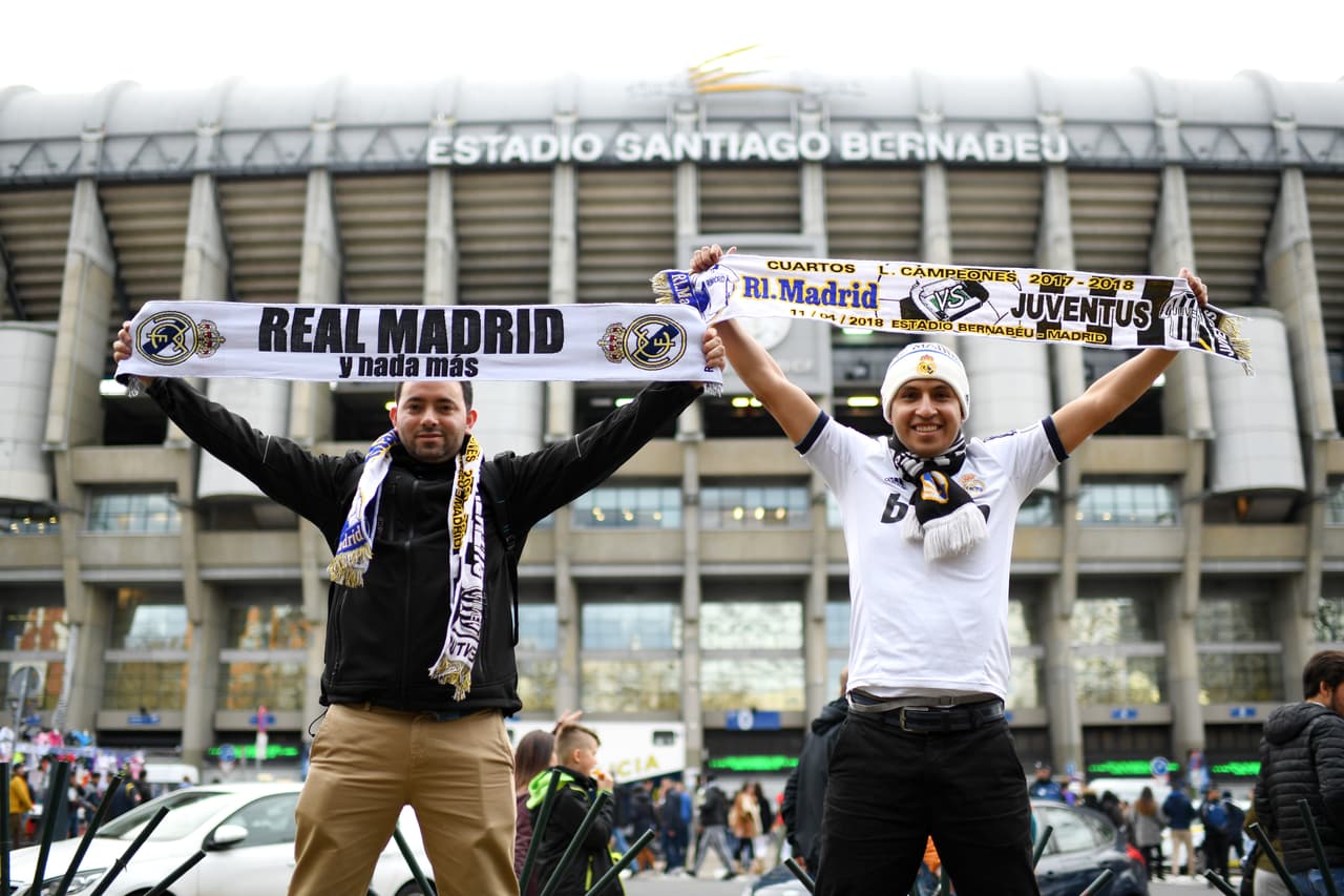 Los fanáticos le dieron un condimento especial al partido de Real Madrid y Juventus en el choque de vuelta de los cuartos de final de la Champions League, con el colorido especial del fútbol.