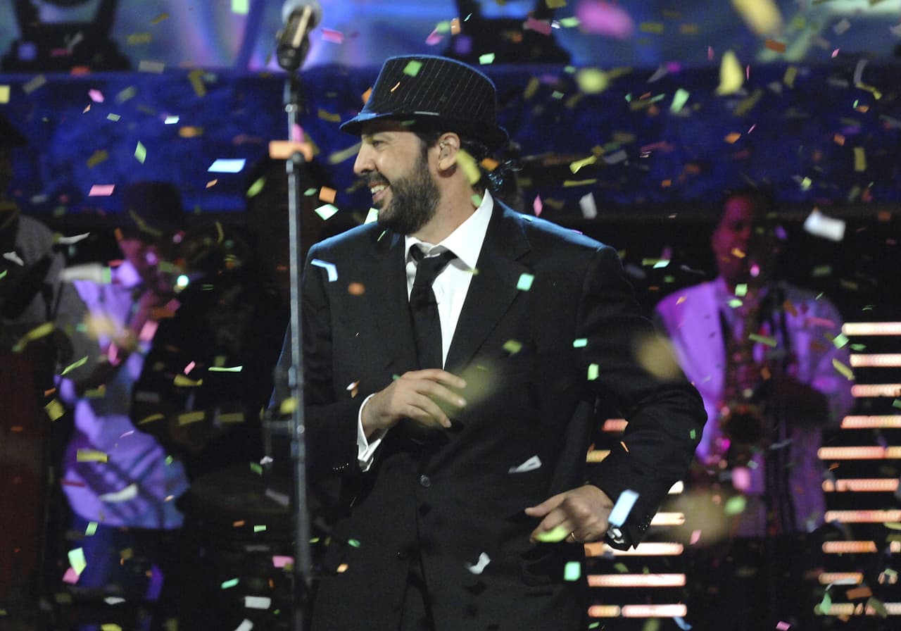 Juan Luis Guerra fue el gran ganador de la noche al llevarse a casa los galardones en cinco categorías en las que estaba nominado. Con esto igualó el récord de más premios Grammy Latino ganados en una sola noche hasta ese momento.