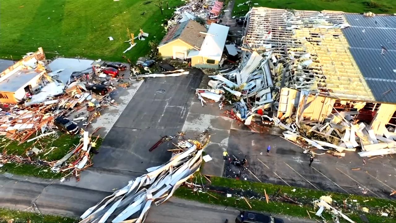 Desastre en el Medio Oeste: Al menos seis tornados azotan Illinois; destruyen museo de autos y dejan múltiples heridos