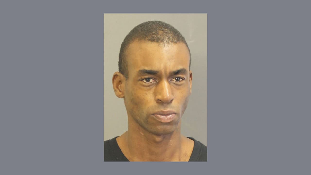 Sentencian a 60 años de prisión a un hombre por golpear, patear y asfixiar a un adulto mayor en Texas