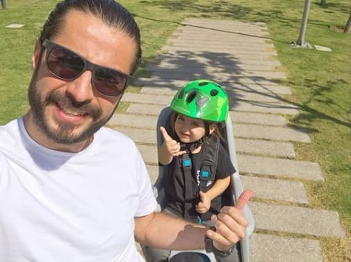 Para entonces, la actriz ya estaba embarazada de 
<b><a href="https://www.univision.com/famosos/a-sus-2-anos-el-hijo-de-michelle-renaud-salta-solo-al-agua-desde-8-pies-de-altura-video" target="_blank">su hijo Marcelo</a></b>, pero el matrimonio terminó en mayo de 2018. 
<br>