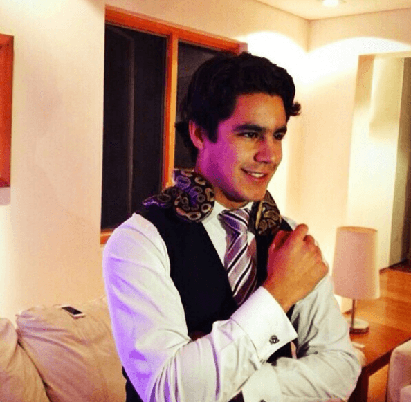 A este galán le encanta viajar y los deportes extremos.