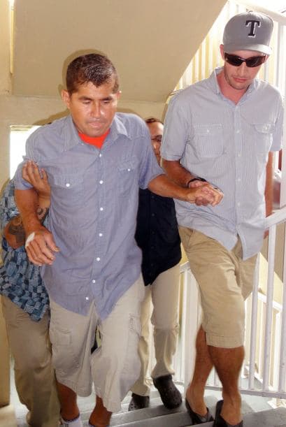 Sobrevivió, según su relato, comiendo pájaros y pescado crudos, y bebiendo sangre de tortuga y su propia orina.