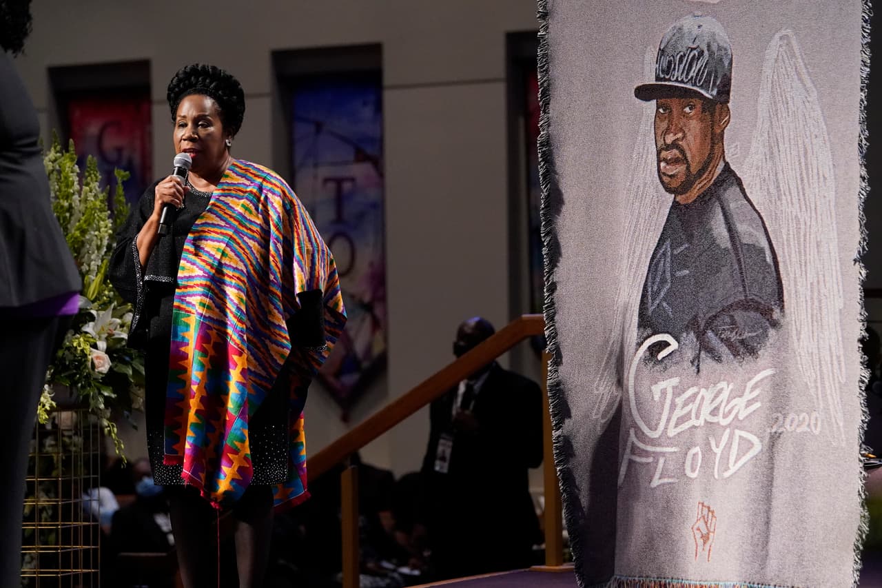 La congresista Sheila Jackson Lee (Houston) participó como oradora en el funeral de George Floyd este martes. "Como madre, escucho su llanto", dijo.