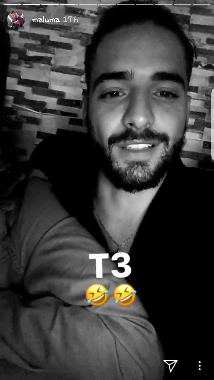 El colombiano bromea con una hermosa mujer teniendo una conversación en la que simulan ser personas que no se conocen.