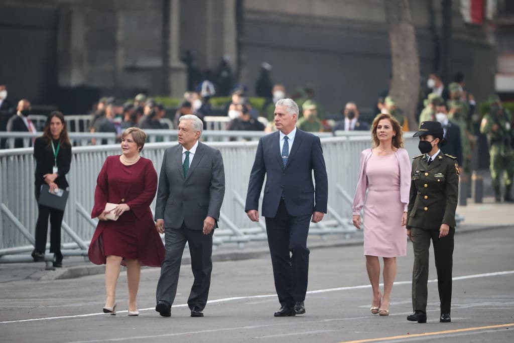 El abrazo al dictador 