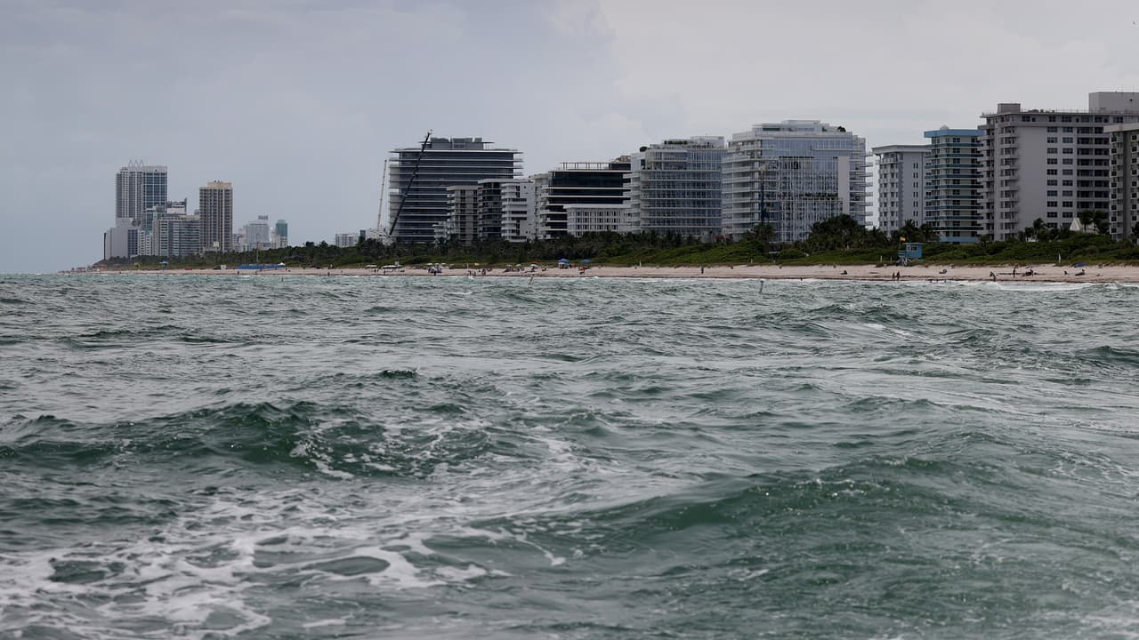 Autoridades piden a la población estar atenta a avisos por tormenta tropical Elsa