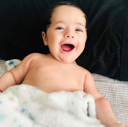 “Es tu amor que me hace revivir es tu amor que me enseña a ser feliz que me ayuda a vivir y a no morir. Es tu amor que me enseña a caminar es tu amor que me dice la verdad que me ayuda a ser fuerte y soportar”, escribió el pasado 4 de diciembre.
<br>