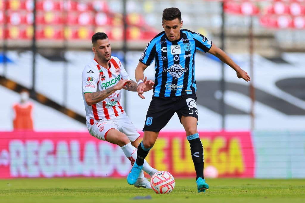 Necaxa, con Milton Giménez como gran protagonista, derrotó fuera de casa a Gallos. El delantero de Rayos hizo los dos goles de su equipo e incluso un autogol.
<br>