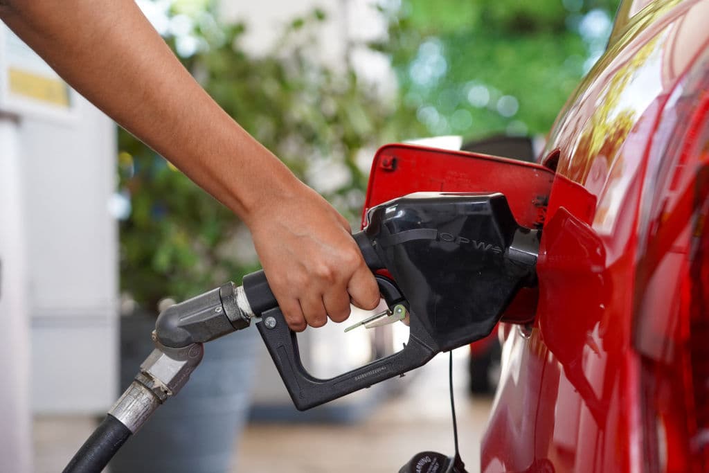 En otros pueblos reportaron largas filas para comprar gasolina, tanto para vehículos como para los generadores de energía.