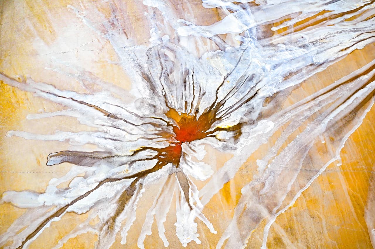 Lago Tyrell, Victoria, Australia. Los colores provienen del nivel freático bajo este lago salado de 30,000 años de antigüedad.
<br>