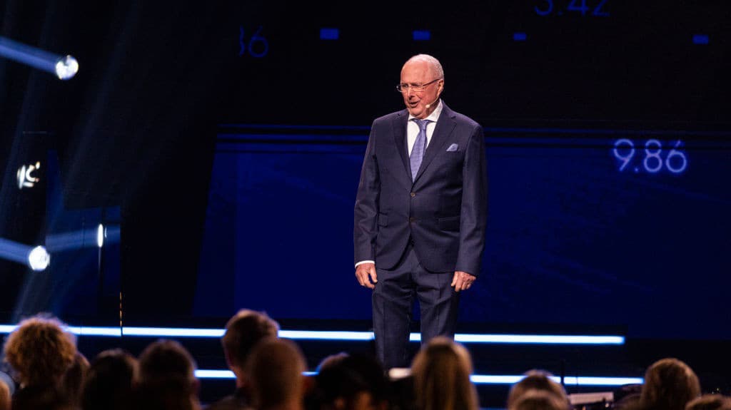  Eriksson reaparece en emotivo homenaje